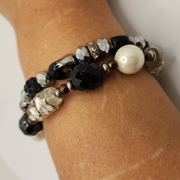 SET OF 2 BEADED BRACELETS - Picture 2 of 5